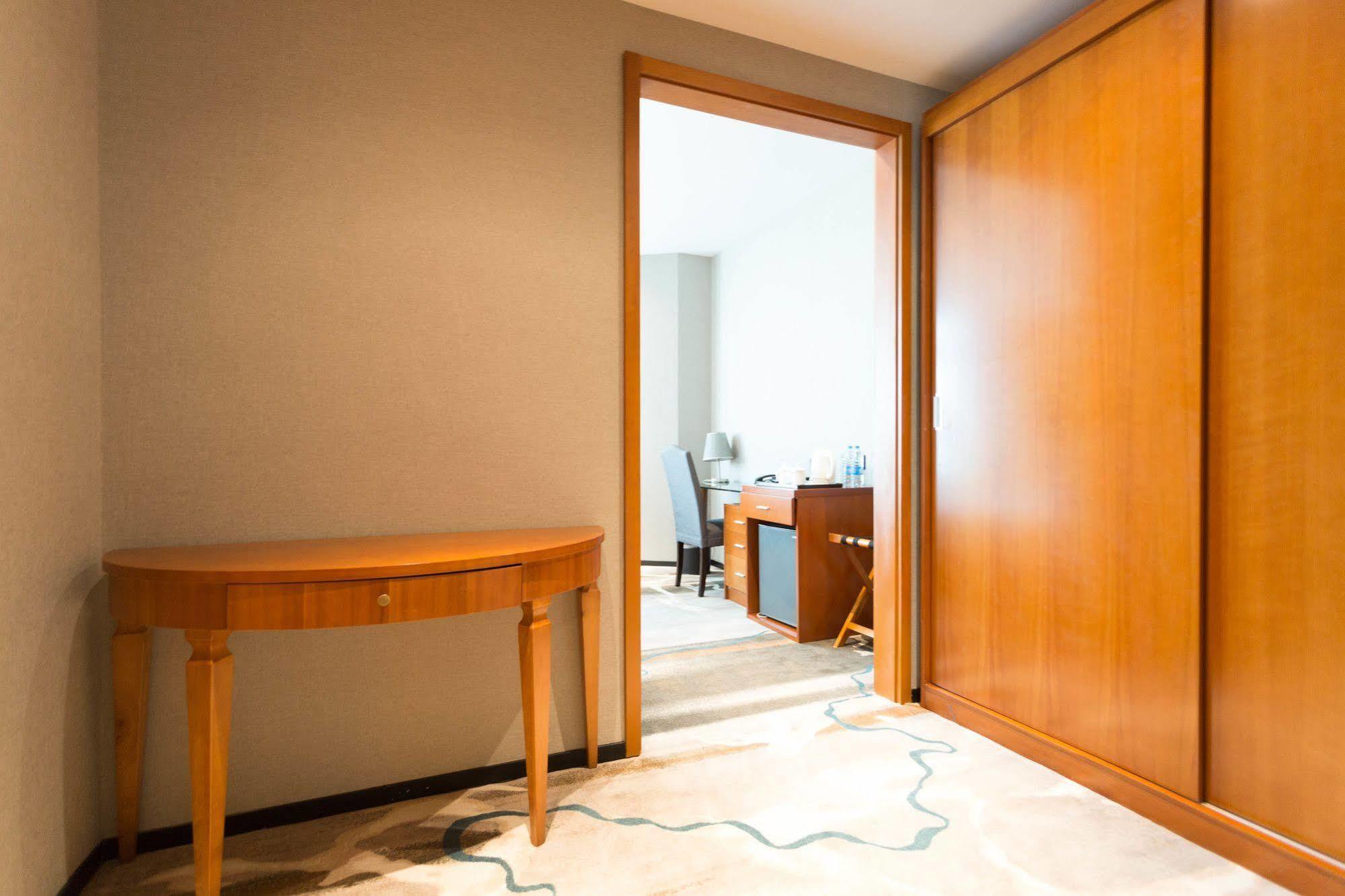Radiance 4* Shanghai